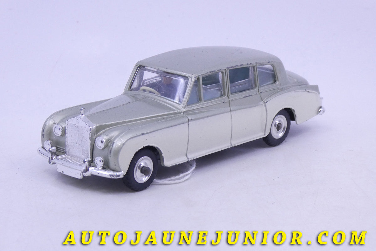 Le Dinky Toys Rolls Royce Phantom V est en vente sur Auto Jaune Junior ! Découvrez nos collections de diecast Dinky-Toys, Corgi, Corgi-Toys, Solido, Norev… AutoJaune Junior ; Retrouvez AutoJauneJunior au magasin AutoJaune Paris, ouvert en 1984 par Vincent Espinasse.