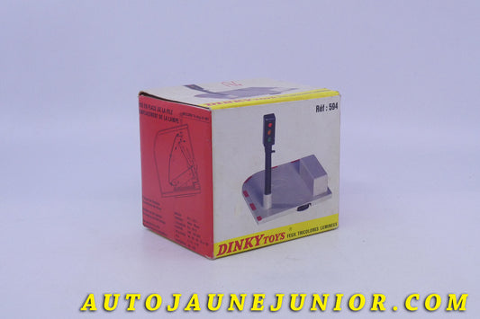 Le Dinky Toys Accessoires Feu tricolore lumineux est en vente sur Auto Jaune Junior ! Découvrez nos collections de diecast Dinky-Toys, Corgi, Corgi-Toys, Solido, Norev… AutoJaune Junior ; Retrouvez AutoJauneJunior au magasin AutoJaune Paris, ouvert en 1984 par Vincent Espinasse.
