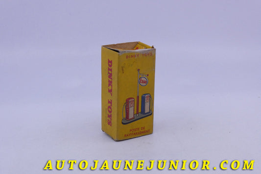 Le Dinky Toys Station îlot avec deux pompes Esso est en vente sur Auto Jaune Junior ! Découvrez nos collections de diecast Dinky-Toys, Corgi, Corgi-Toys, Solido, Norev… AutoJaune Junior ; Retrouvez AutoJauneJunior au magasin AutoJaune Paris, ouvert en 1984 par Vincent Espinasse.