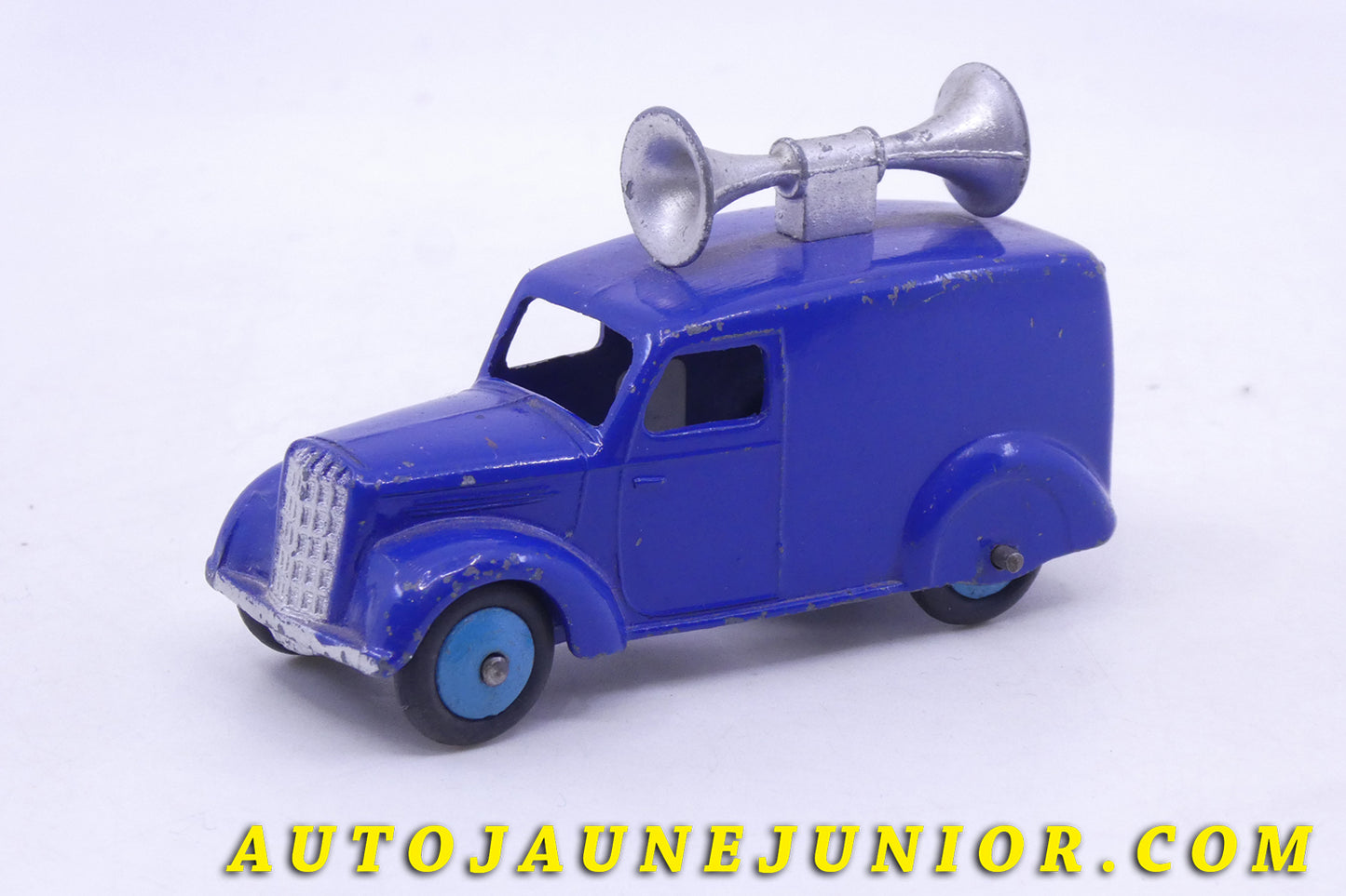 Le Dinky Toys Fourgon Avec Hauts-Parleurs est en vente sur Auto Jaune Junior ! Découvrez nos collections de diecast Dinky-Toys, Corgi, Corgi-Toys, Solido, Norev… AutoJaune Junior ; Retrouvez AutoJauneJunior au magasin AutoJaune Paris, ouvert en 1984 par Vincent Espinasse.