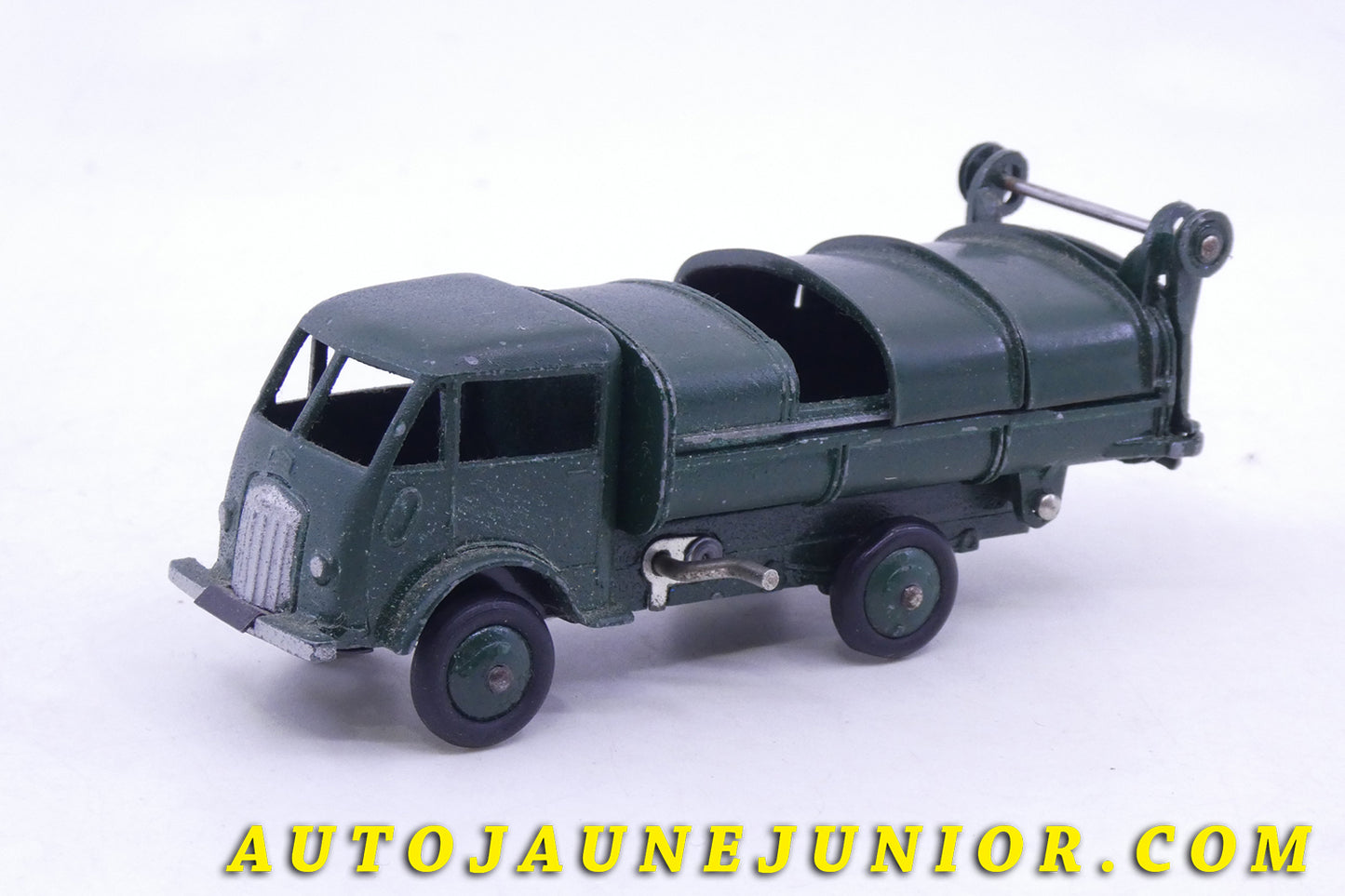 Le Dinky Toys Ford Camion Benne à ordure est en vente sur Auto Jaune Junior ! Découvrez nos collections de diecast Dinky-Toys, Corgi, Corgi-Toys, Solido, Norev… AutoJaune Junior ; Retrouvez AutoJauneJunior au magasin AutoJaune Paris, ouvert en 1984 par Vincent Espinasse.