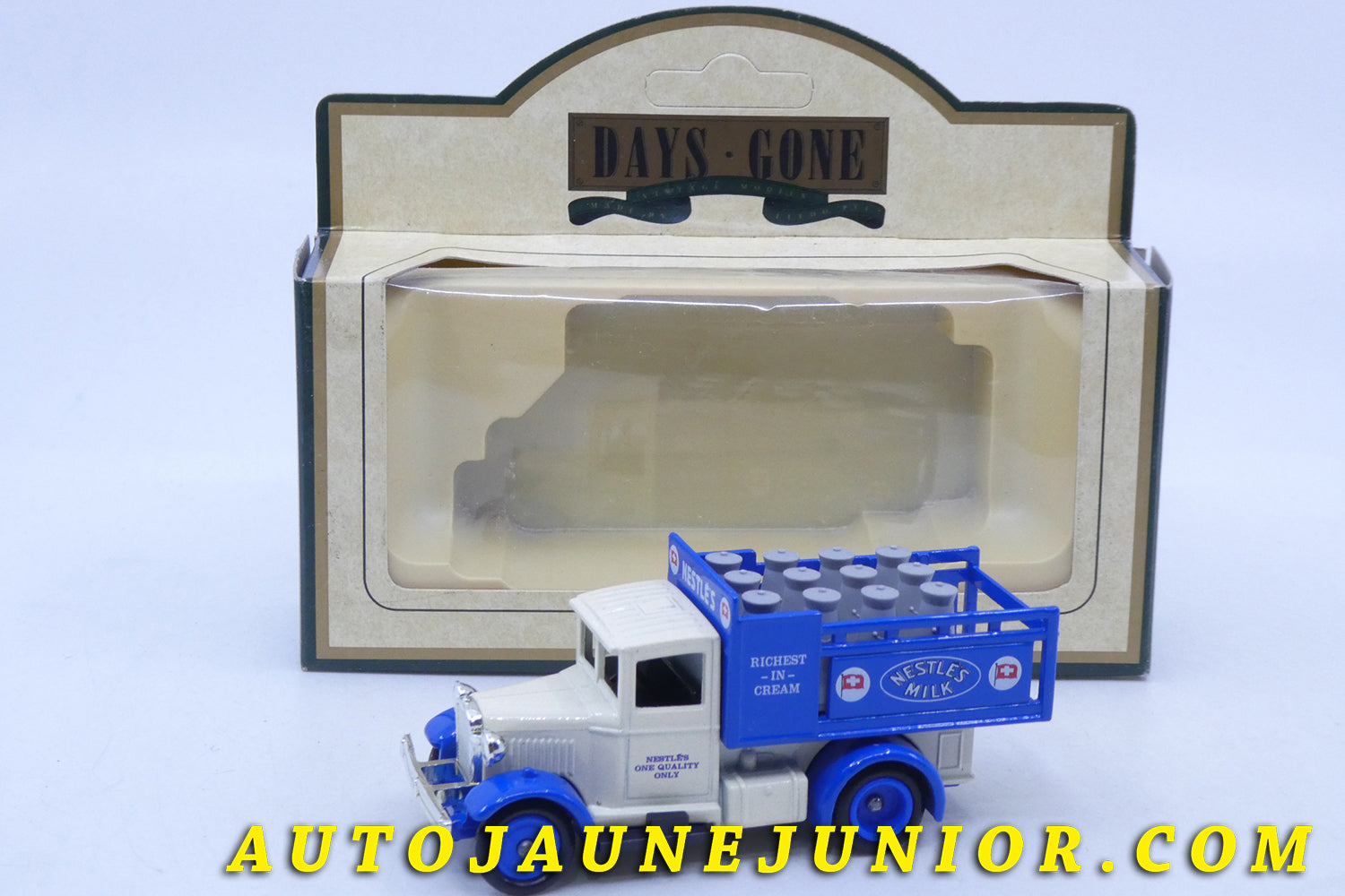 Le Days Gone Ford 1930 Model A - Laitier Nestlé est en vente sur Auto Jaune Junior ! Découvrez nos collections de diecast Dinky-Toys, Corgi, Corgi-Toys, Solido, Norev… AutoJaune Junior ; Retrouvez AutoJauneJunior au magasin AutoJaune Paris, ouvert en 1984 par Vincent Espinasse.