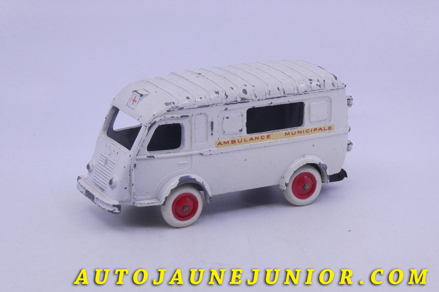 Le C-I-J Renault 1000 Kgs Ambulance municipale est en vente sur Auto Jaune Junior ! Découvrez nos collections de diecast Dinky-Toys, Corgi, Corgi-Toys, Solido, Norev… AutoJaune Junior ; Retrouvez AutoJauneJunior au magasin AutoJaune Paris, ouvert en 1984 par Vincent Espinasse.