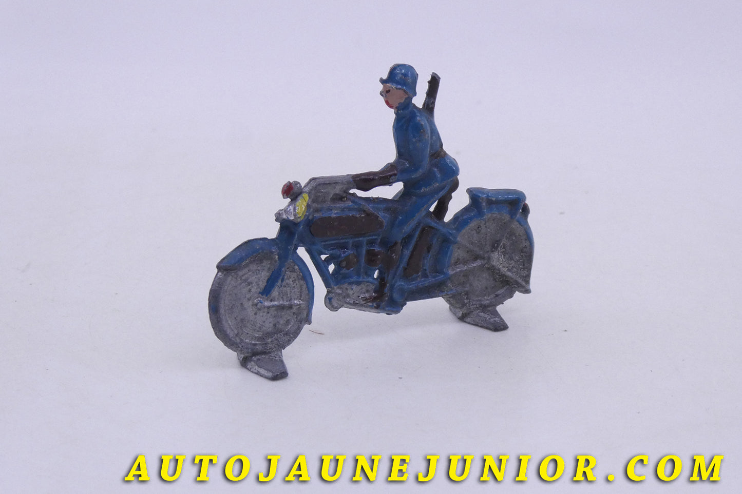 Le Germany Moto solo civil est en vente sur Auto Jaune Junior ! Découvrez nos collections de diecast Dinky-Toys, Corgi, Corgi-Toys, Solido, Norev… AutoJaune Junior ; Retrouvez AutoJauneJunior au magasin AutoJaune Paris, ouvert en 1984 par Vincent Espinasse.