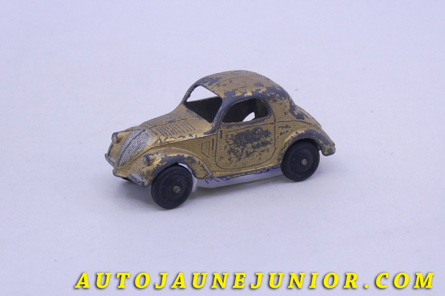 Le Dinky Toys Simca 5 voiturette  est en vente sur Auto Jaune Junior ! Découvrez nos collections de diecast Dinky-Toys, Corgi, Corgi-Toys, Solido, Norev… AutoJaune Junior ; Retrouvez AutoJauneJunior au magasin AutoJaune Paris, ouvert en 1984 par Vincent Espinasse.