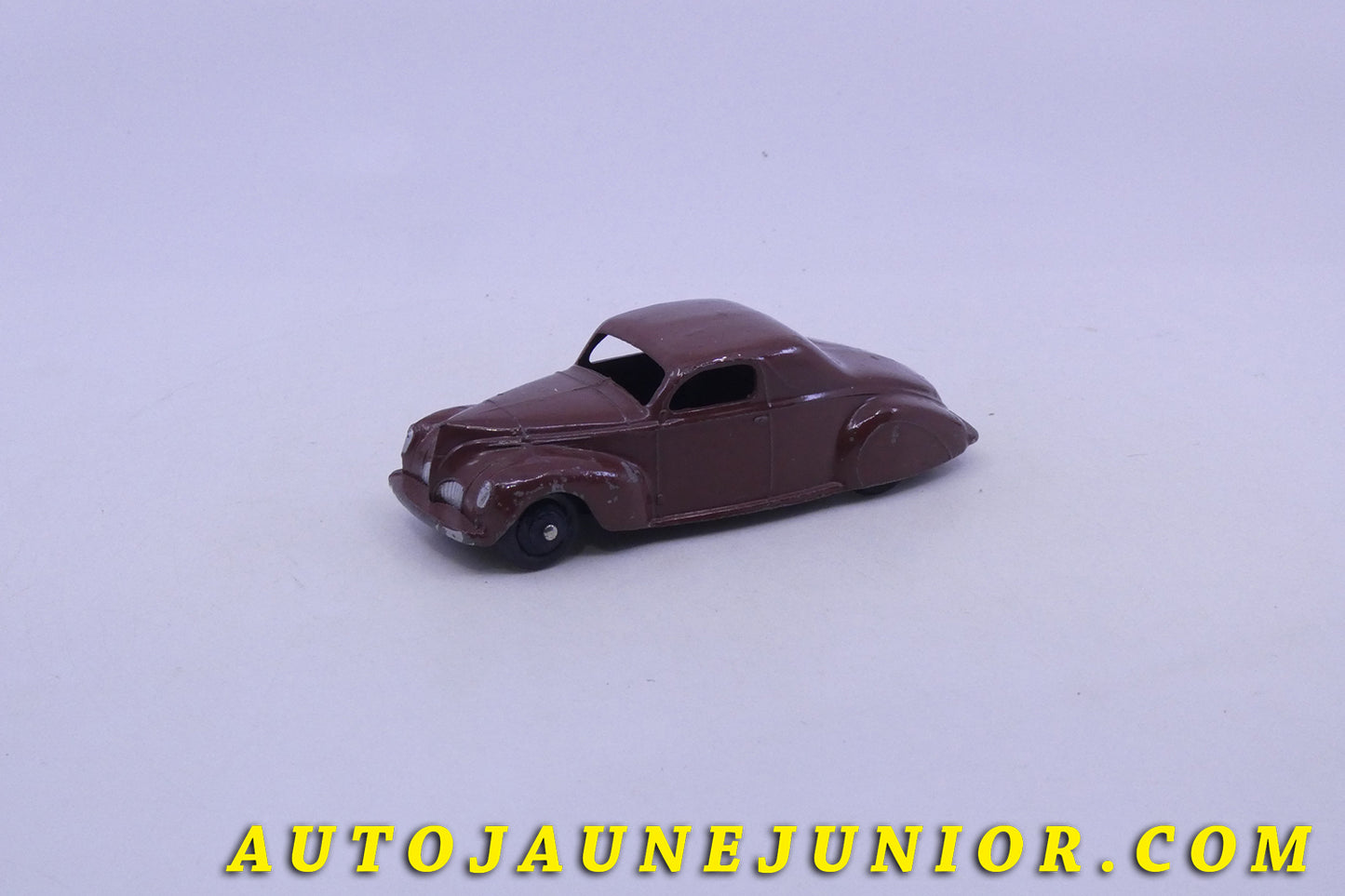 Le Dinky Toys Lincoln Zephyr est en vente sur Auto Jaune Junior ! Découvrez nos collections de diecast Dinky-Toys, Corgi, Corgi-Toys, Solido, Norev… AutoJaune Junior ; Retrouvez AutoJauneJunior au magasin AutoJaune Paris, ouvert en 1984 par Vincent Espinasse.
