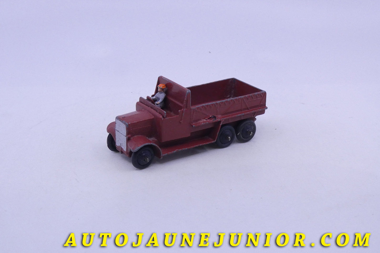 Le Dinky Toys Leyland Terrier ridelles est en vente sur Auto Jaune Junior ! Découvrez nos collections de diecast Dinky-Toys, Corgi, Corgi-Toys, Solido, Norev… AutoJaune Junior ; Retrouvez AutoJauneJunior au magasin AutoJaune Paris, ouvert en 1984 par Vincent Espinasse.