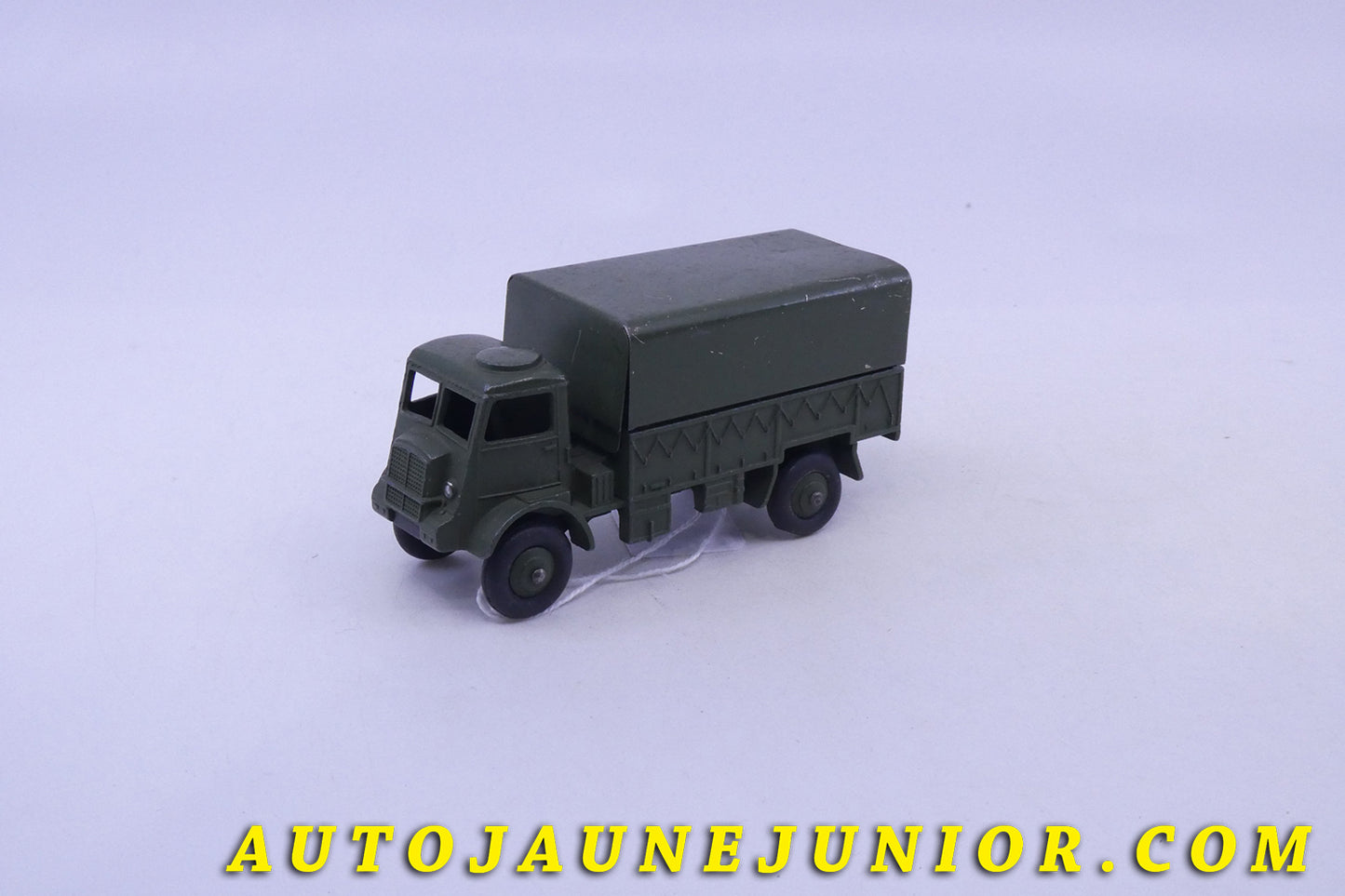 Le Dinky Toys Bedford QL ridelles bâché est en vente sur Auto Jaune Junior ! Découvrez nos collections de diecast Dinky-Toys, Corgi, Corgi-Toys, Solido, Norev… AutoJaune Junior ; Retrouvez AutoJauneJunior au magasin AutoJaune Paris, ouvert en 1984 par Vincent Espinasse.