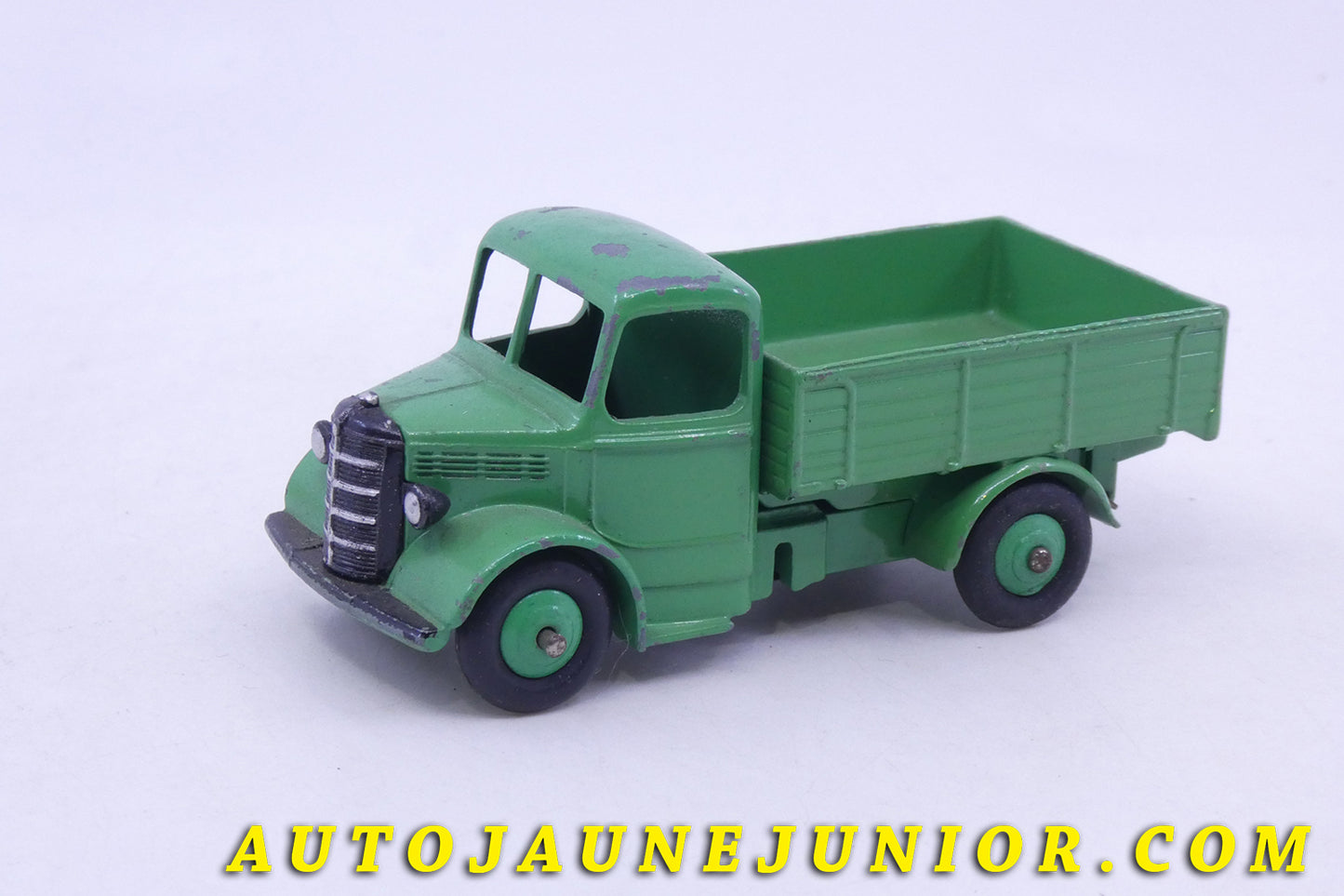 Le Dinky Toys Bedford "o" ridelles est en vente sur Auto Jaune Junior ! Découvrez nos collections de diecast Dinky-Toys, Corgi, Corgi-Toys, Solido, Norev… AutoJaune Junior ; Retrouvez AutoJauneJunior au magasin AutoJaune Paris, ouvert en 1984 par Vincent Espinasse.