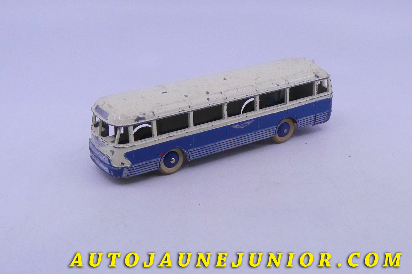Le Dinky Toys Chausson Autocar AP 52 est en vente sur Auto Jaune Junior ! Découvrez nos collections de diecast Dinky-Toys, Corgi, Corgi-Toys, Solido, Norev… AutoJaune Junior ; Retrouvez AutoJauneJunior au magasin AutoJaune Paris, ouvert en 1984 par Vincent Espinasse.