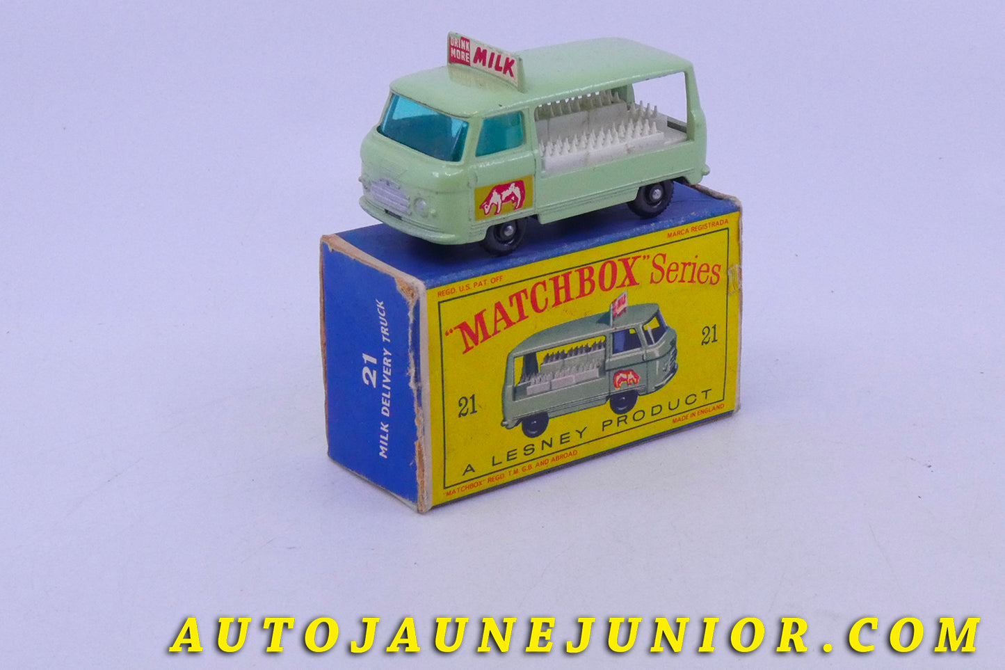Le Matchbox Commer Camionnette 4/5 Laitier est en vente sur Auto Jaune Junior ! Découvrez nos collections de diecast Dinky-Toys, Corgi, Corgi-Toys, Solido, Norev… AutoJaune Junior ; Retrouvez AutoJauneJunior au magasin AutoJaune Paris, ouvert en 1984 par Vincent Espinasse.