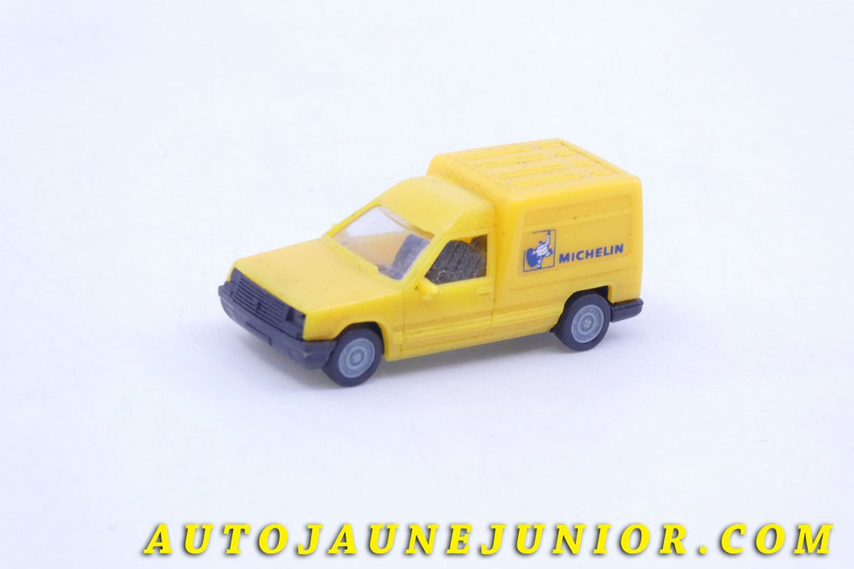Le #1981 - Verem - Renault - Express camionette tôlée Michelin est en vente sur Auto Jaune Junior ! Découvrez nos collections de diecast Dinky-Toys, Corgi, Corgi-Toys, Solido, Norev… Découvrez notre magasin physique , AutoJaune Paris, ouvert en 1984 par Vincent Espinasse. 41 rue Cavendish, 75019 Paris. Tel : 01 42 40 61 23. Ouvert les mardi et vendredi de 13h à 19h.