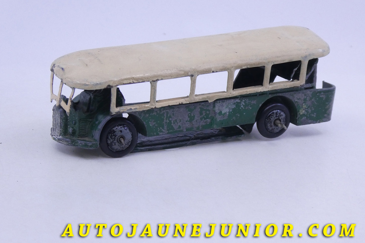 Le Dinky Toys Renault autobus à plateforme est en vente sur Auto Jaune Junior ! Découvrez nos collections de diecast Dinky-Toys, Corgi, Corgi-Toys, Solido, Norev… AutoJaune Junior ; Retrouvez AutoJauneJunior au magasin AutoJaune Paris, ouvert en 1984 par Vincent Espinasse.