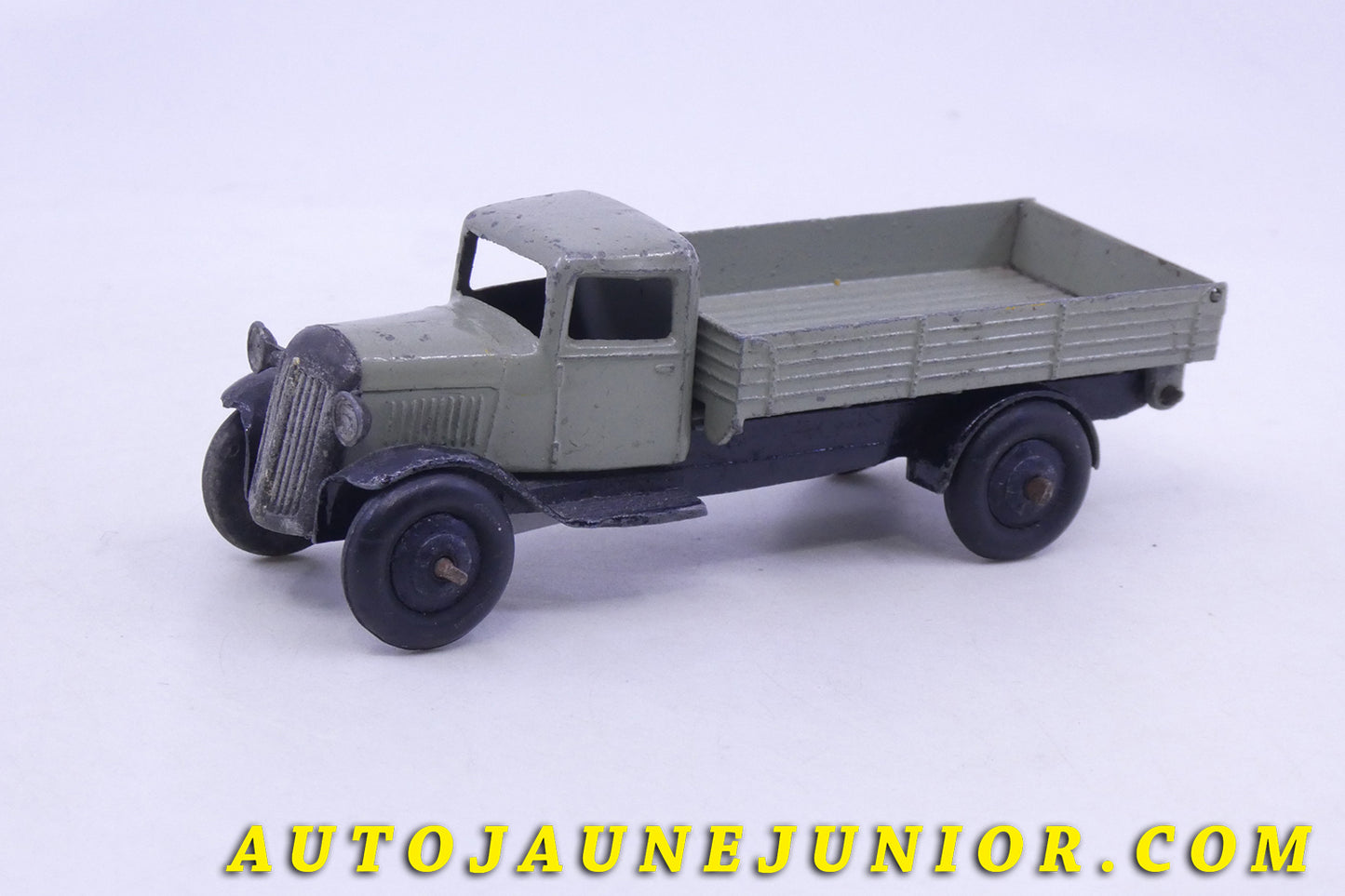 Le Dinky Toys Aucun Camion Type 3 Benne basculmanyte est en vente sur Auto Jaune Junior ! Découvrez nos collections de diecast Dinky-Toys, Corgi, Corgi-Toys, Solido, Norev… AutoJaune Junior ; Retrouvez AutoJauneJunior au magasin AutoJaune Paris, ouvert en 1984 par Vincent Espinasse.