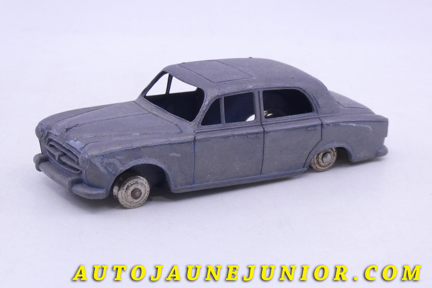 Le Dinky Toys Peugeot 403 est en vente sur Auto Jaune Junior ! Découvrez nos collections de diecast Dinky-Toys, Corgi, Corgi-Toys, Solido, Norev… AutoJaune Junior ; Retrouvez AutoJauneJunior au magasin AutoJaune Paris, ouvert en 1984 par Vincent Espinasse.