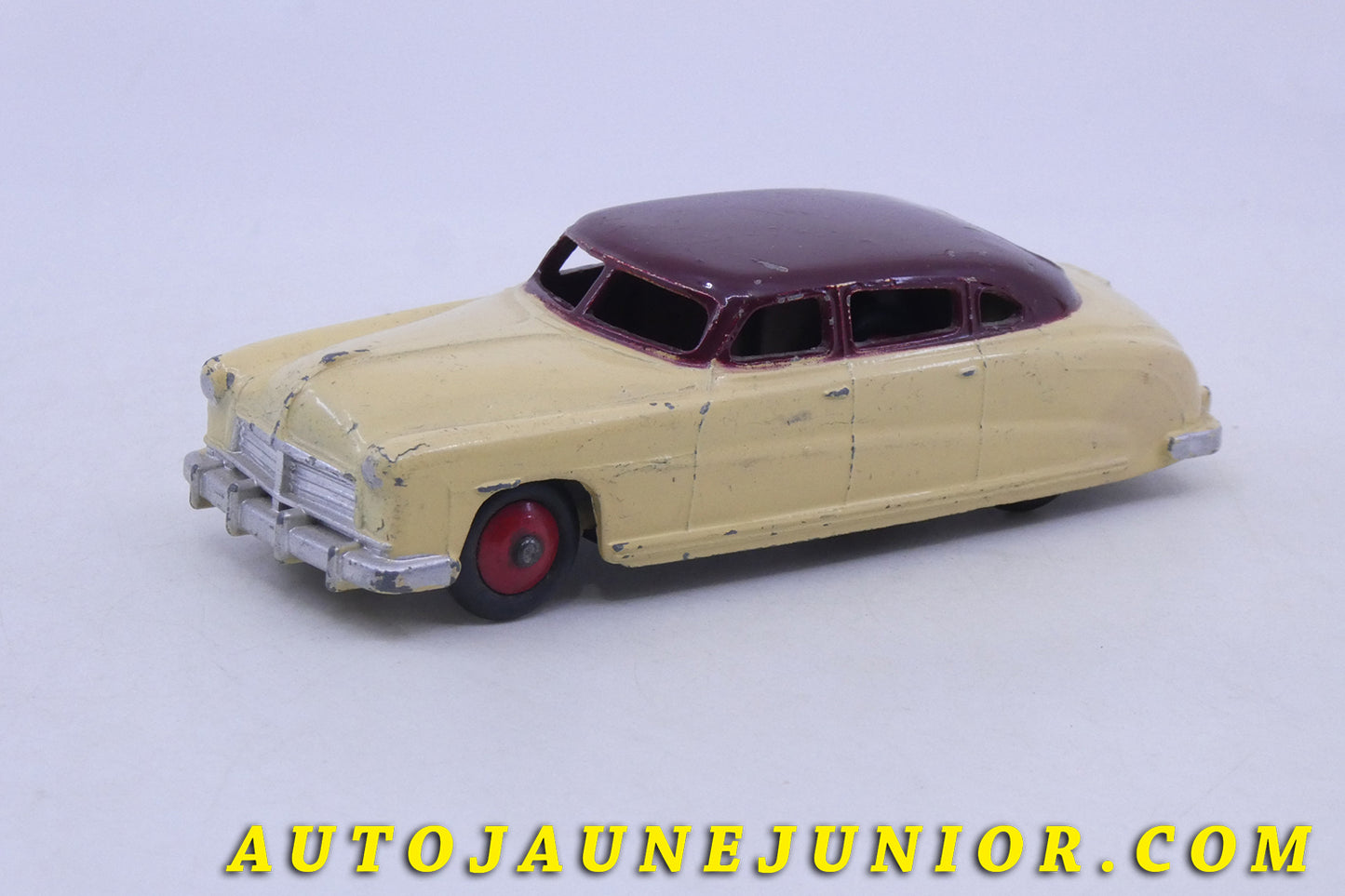 Le Dinky Toys Hudson Commodore est en vente sur Auto Jaune Junior ! Découvrez nos collections de diecast Dinky-Toys, Corgi, Corgi-Toys, Solido, Norev… AutoJaune Junior ; Retrouvez AutoJauneJunior au magasin AutoJaune Paris, ouvert en 1984 par Vincent Espinasse.