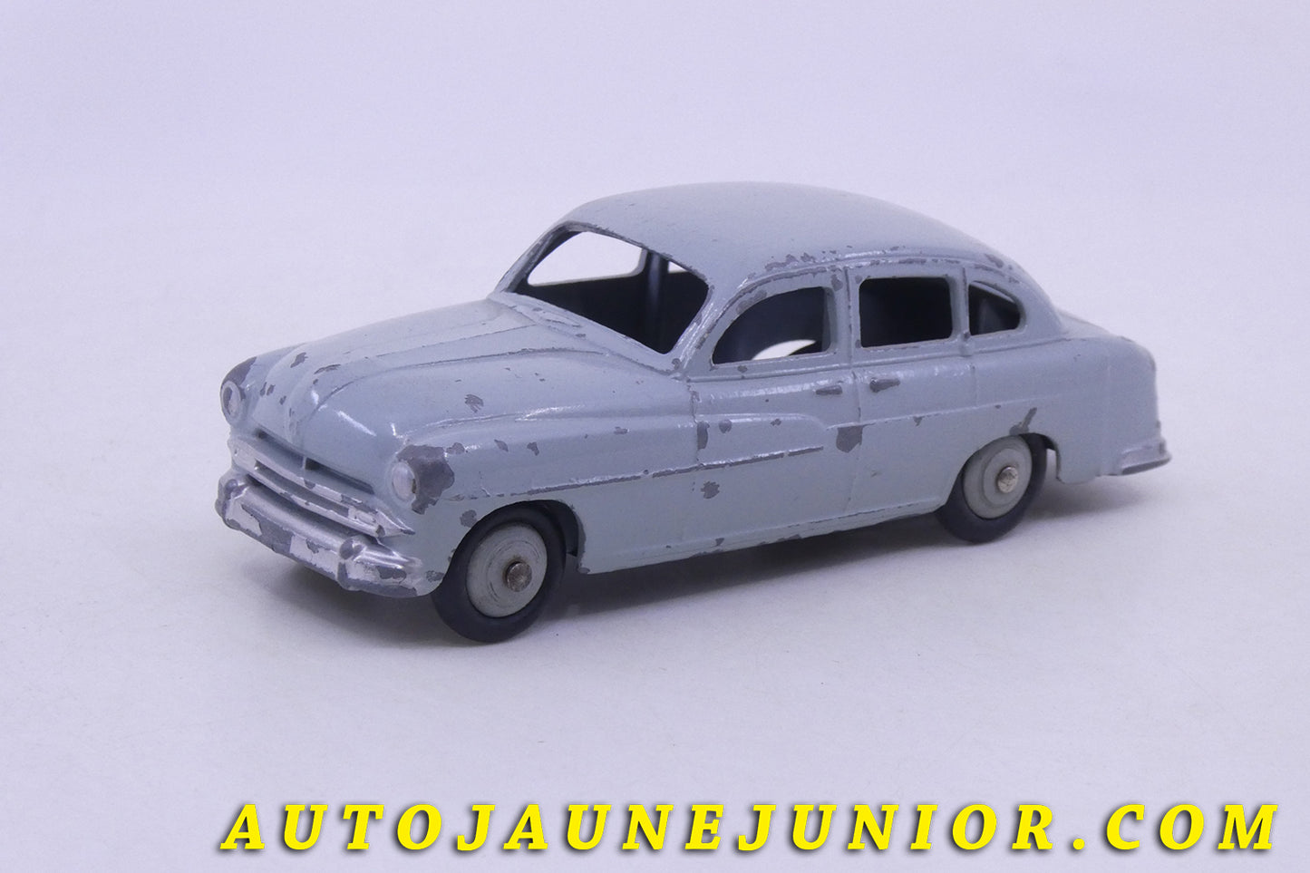 Le Dinky Toys Ford Vedette 1954 est en vente sur Auto Jaune Junior ! Découvrez nos collections de diecast Dinky-Toys, Corgi, Corgi-Toys, Solido, Norev… AutoJaune Junior ; Retrouvez AutoJauneJunior au magasin AutoJaune Paris, ouvert en 1984 par Vincent Espinasse.