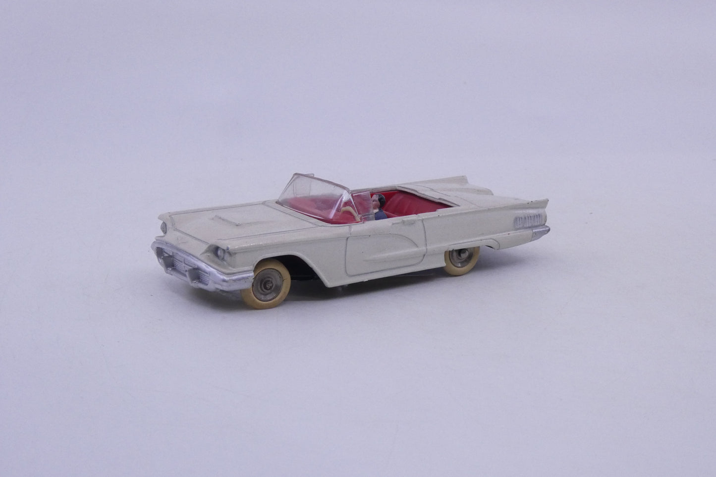 #2219 - Dinky Toys - Ford - Tunderbird