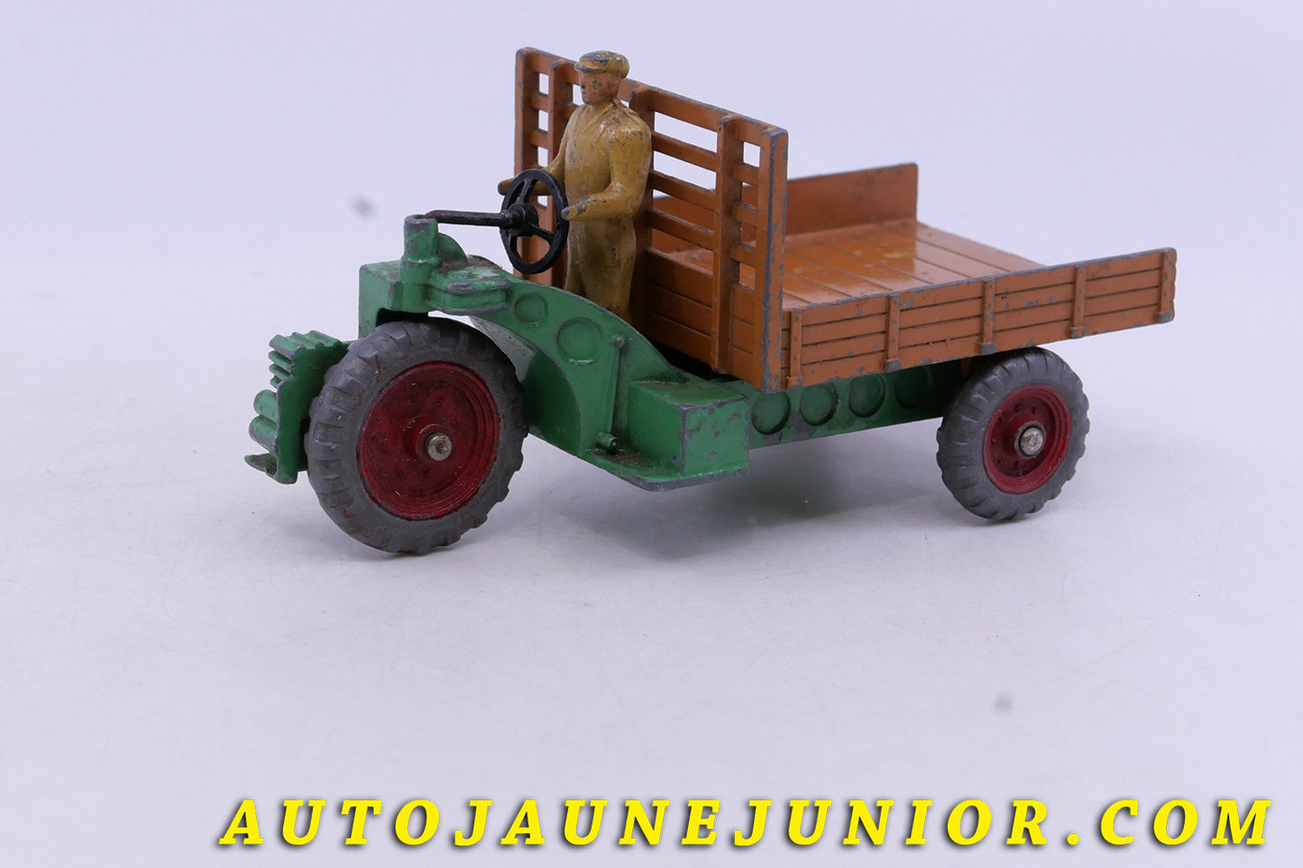 Le Dinky Toys Inconnu Engin Motocart est en vente sur Auto Jaune Junior ! Découvrez nos collections de diecast Dinky-Toys, Corgi, Corgi-Toys, Solido, Norev… AutoJaune Junior ; Retrouvez AutoJauneJunior au magasin AutoJaune Paris, ouvert en 1984 par Vincent Espinasse.