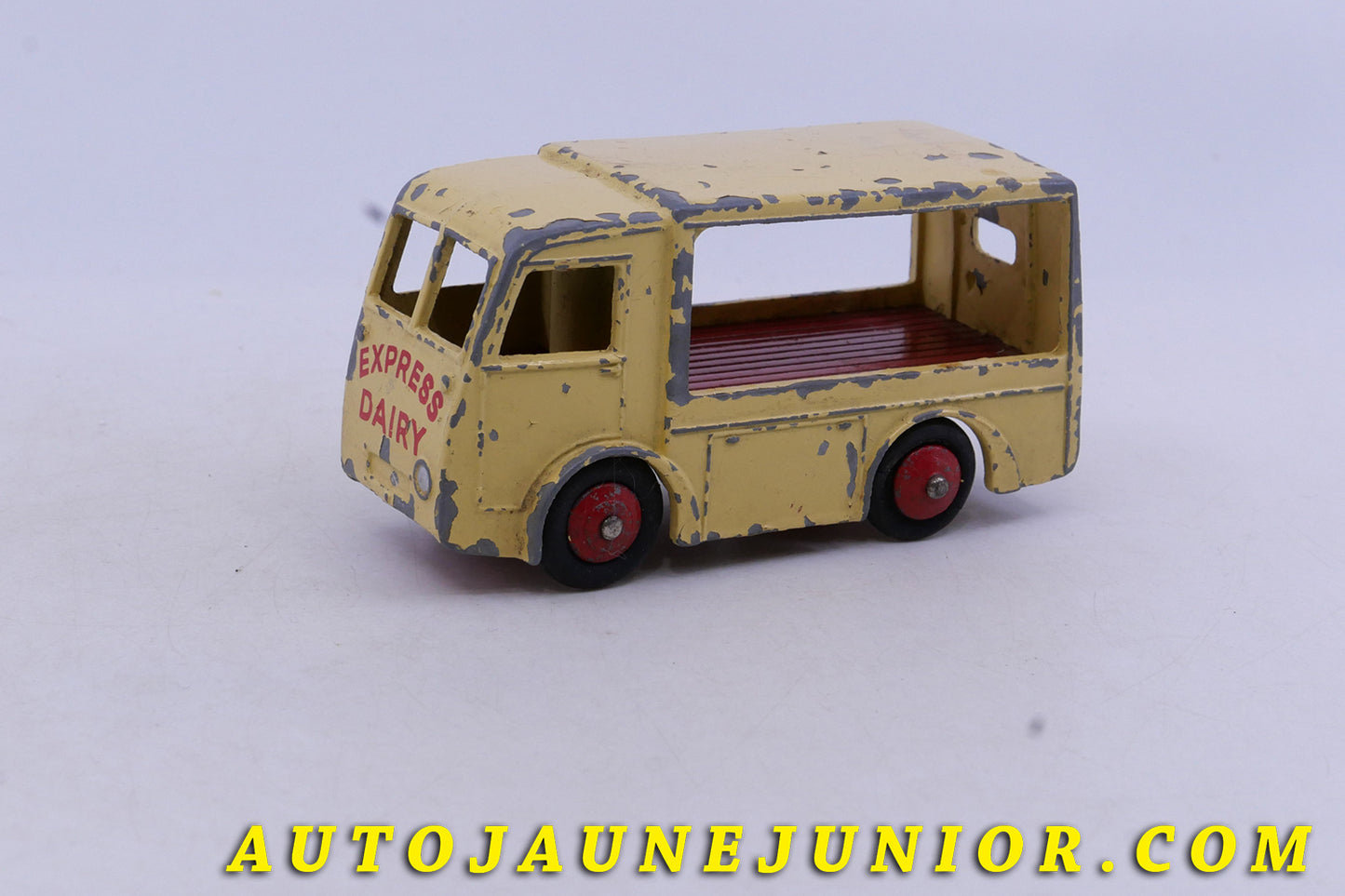 Le Dinky Toys Inconnu Walker-camionette éléectrique Express Dairy est en vente sur Auto Jaune Junior ! Découvrez nos collections de diecast Dinky-Toys, Corgi, Corgi-Toys, Solido, Norev… AutoJaune Junior ; Retrouvez AutoJauneJunior au magasin AutoJaune Paris, ouvert en 1984 par Vincent Espinasse.