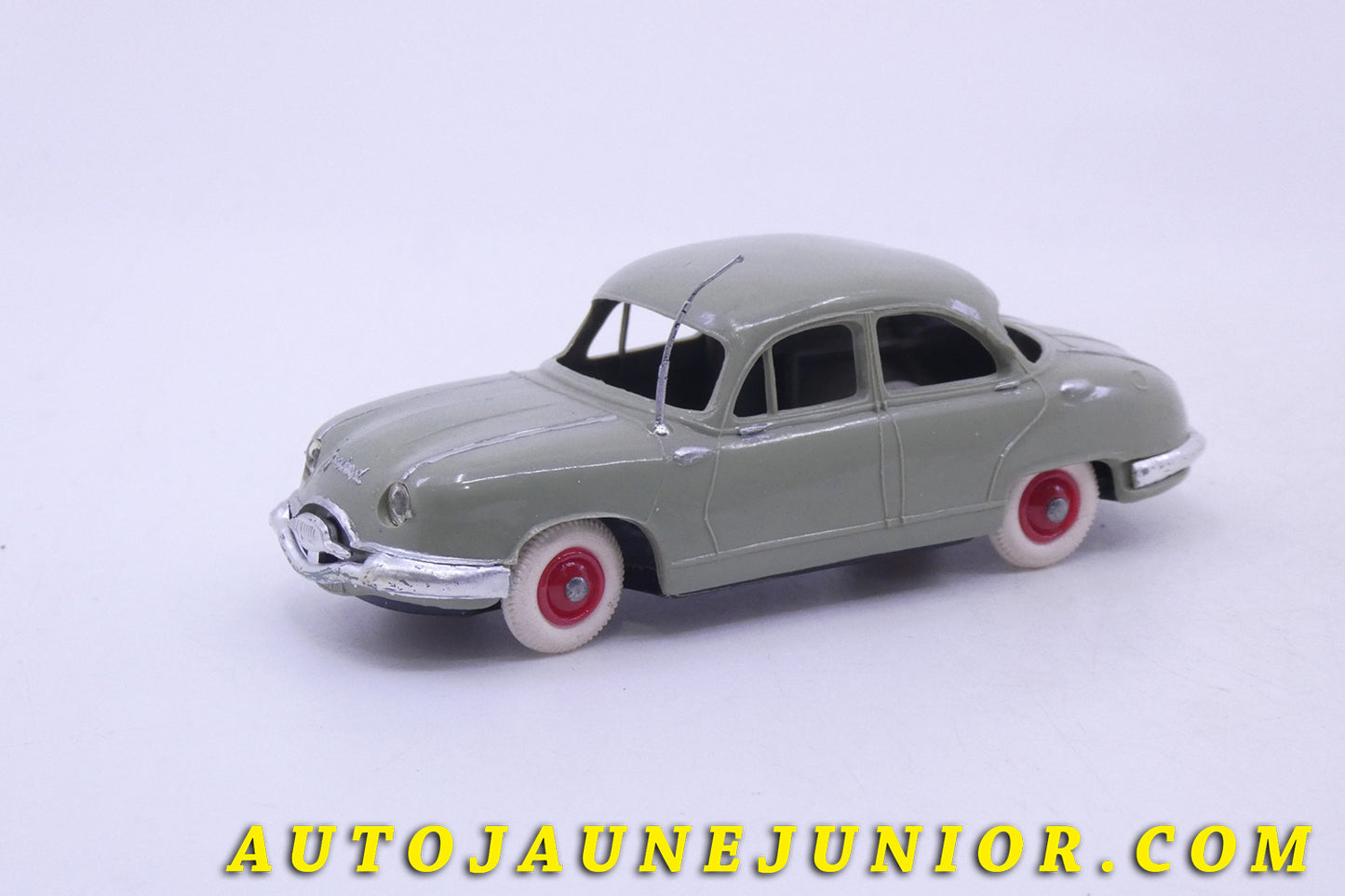 Le Norev Panhard Dyna 54 est en vente sur Auto Jaune Junior ! Découvrez nos collections de diecast Dinky-Toys, Corgi, Corgi-Toys, Solido, Norev… AutoJaune Junior ; Retrouvez AutoJauneJunior au magasin AutoJaune Paris, ouvert en 1984 par Vincent Espinasse.
