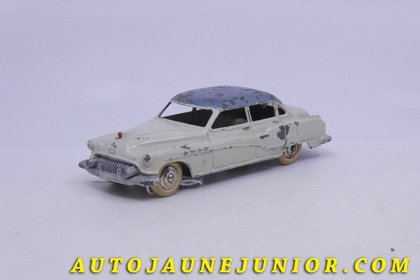 Le Dinky Toys Buick Roadmaster est en vente sur Auto Jaune Junior ! Découvrez nos collections de diecast Dinky-Toys, Corgi, Corgi-Toys, Solido, Norev… AutoJaune Junior ; Retrouvez AutoJauneJunior au magasin AutoJaune Paris, ouvert en 1984 par Vincent Espinasse.