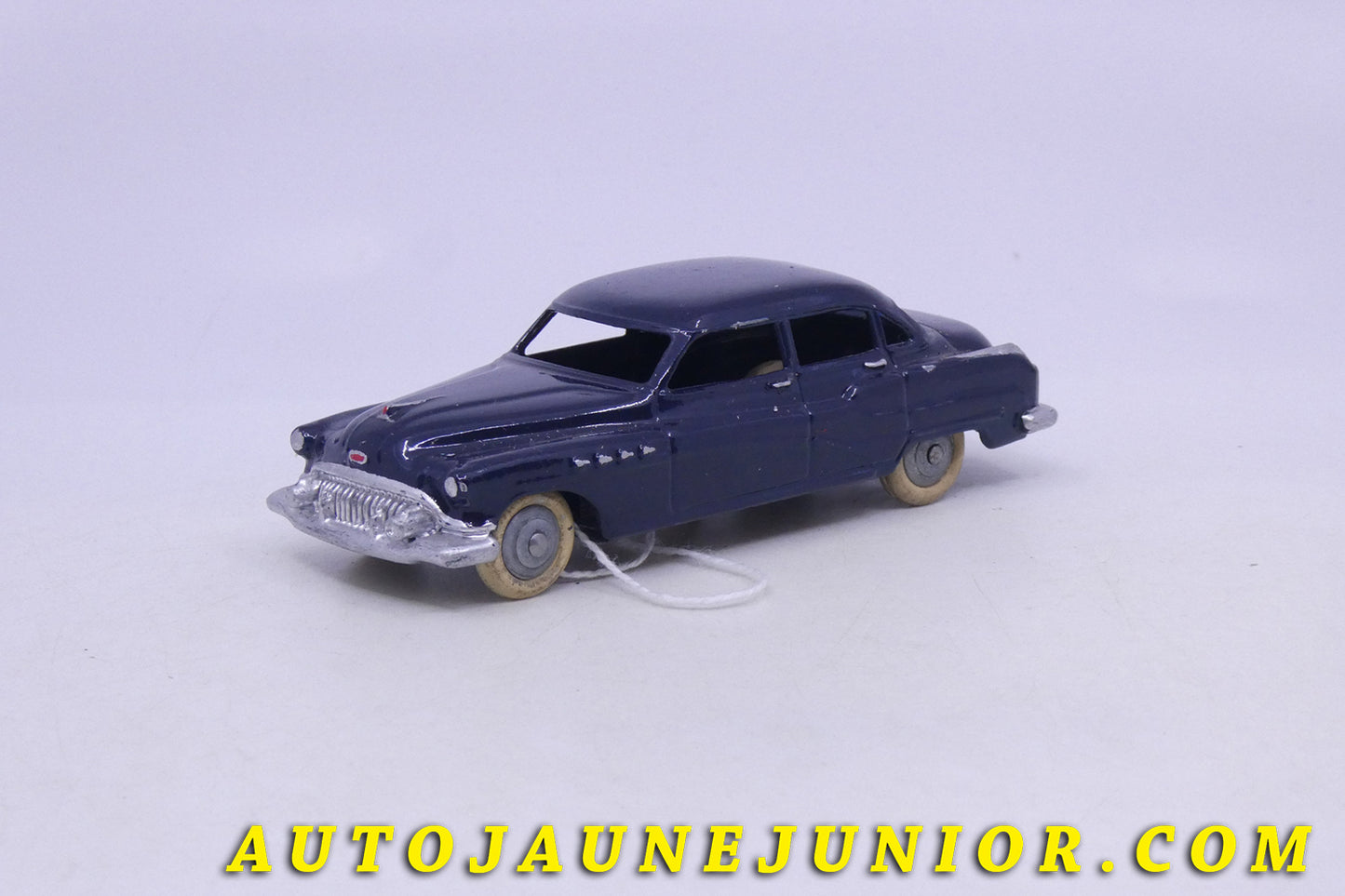Le Dinky Toys Buick Roadmaster est en vente sur Auto Jaune Junior ! Découvrez nos collections de diecast Dinky-Toys, Corgi, Corgi-Toys, Solido, Norev… AutoJaune Junior ; Retrouvez AutoJauneJunior au magasin AutoJaune Paris, ouvert en 1984 par Vincent Espinasse.