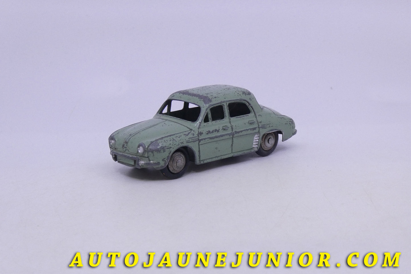 Le Dinky Toys Renault Dauphine est en vente sur Auto Jaune Junior ! Découvrez nos collections de diecast Dinky-Toys, Corgi, Corgi-Toys, Solido, Norev… AutoJaune Junior ; Retrouvez AutoJauneJunior au magasin AutoJaune Paris, ouvert en 1984 par Vincent Espinasse.