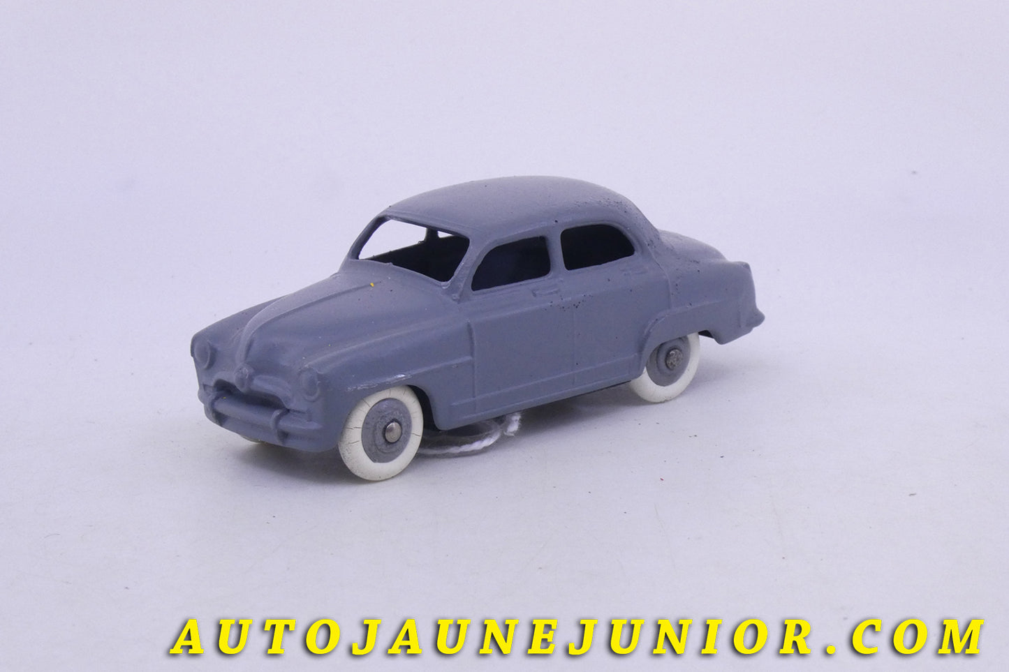 Le Dinky Toys Simca Aronde 9 est en vente sur Auto Jaune Junior ! Découvrez nos collections de diecast Dinky-Toys, Corgi, Corgi-Toys, Solido, Norev… AutoJaune Junior ; Retrouvez AutoJauneJunior au magasin AutoJaune Paris, ouvert en 1984 par Vincent Espinasse.