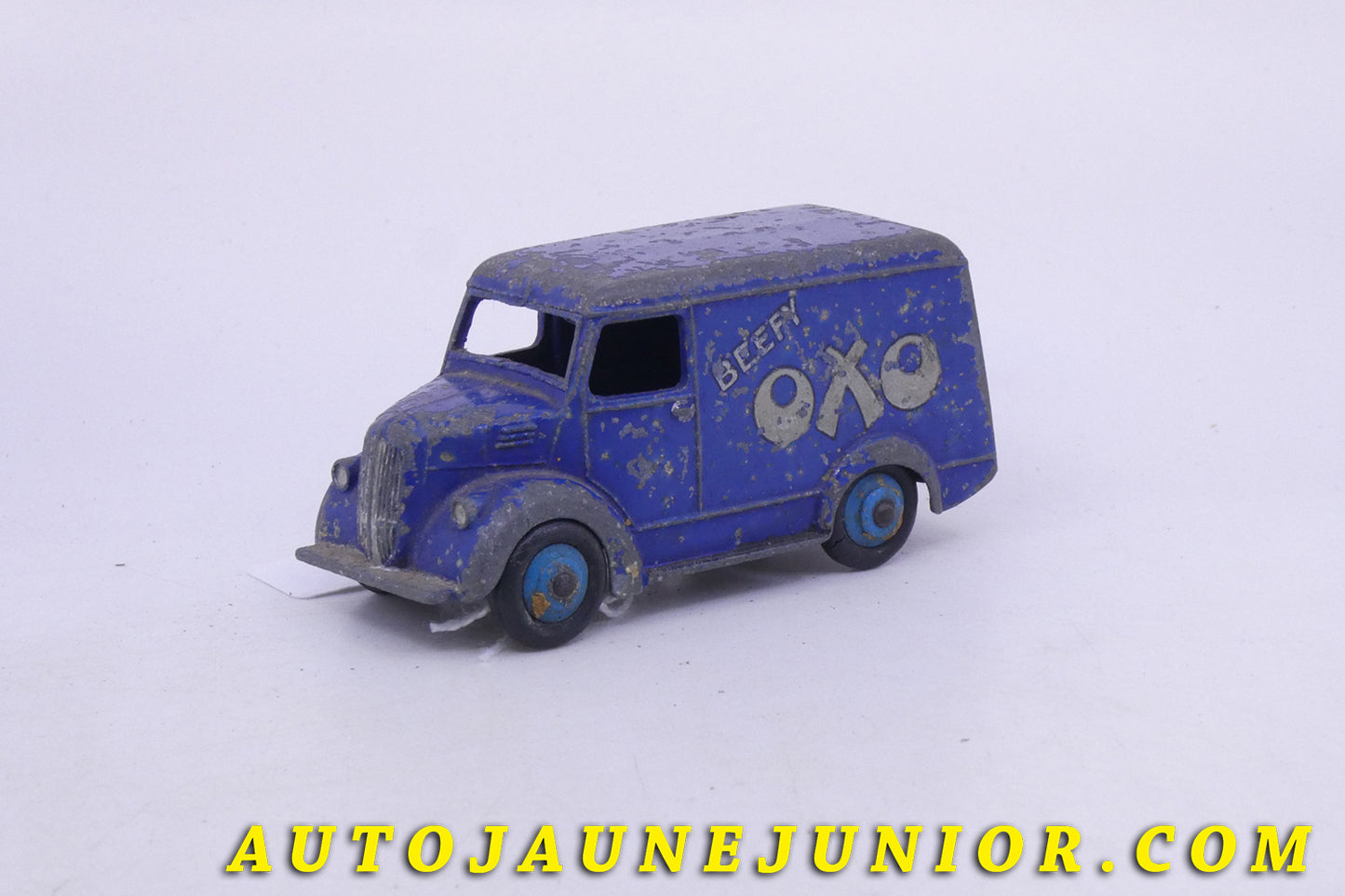 Le Dinky Toys Auto Tojan 15 Cwt Oxo est en vente sur Auto Jaune Junior ! Découvrez nos collections de diecast Dinky-Toys, Corgi, Corgi-Toys, Solido, Norev… AutoJaune Junior ; Retrouvez AutoJauneJunior au magasin AutoJaune Paris, ouvert en 1984 par Vincent Espinasse.