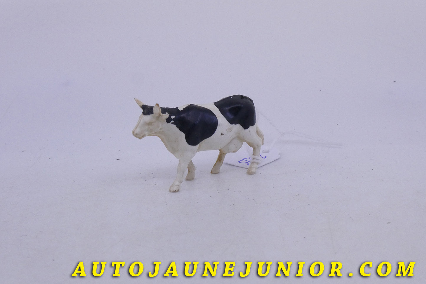 Le Dinky Toys Aucun Vache est en vente sur Auto Jaune Junior ! Découvrez nos collections de diecast Dinky-Toys, Corgi, Corgi-Toys, Solido, Norev… AutoJaune Junior ; Retrouvez AutoJauneJunior au magasin AutoJaune Paris, ouvert en 1984 par Vincent Espinasse.