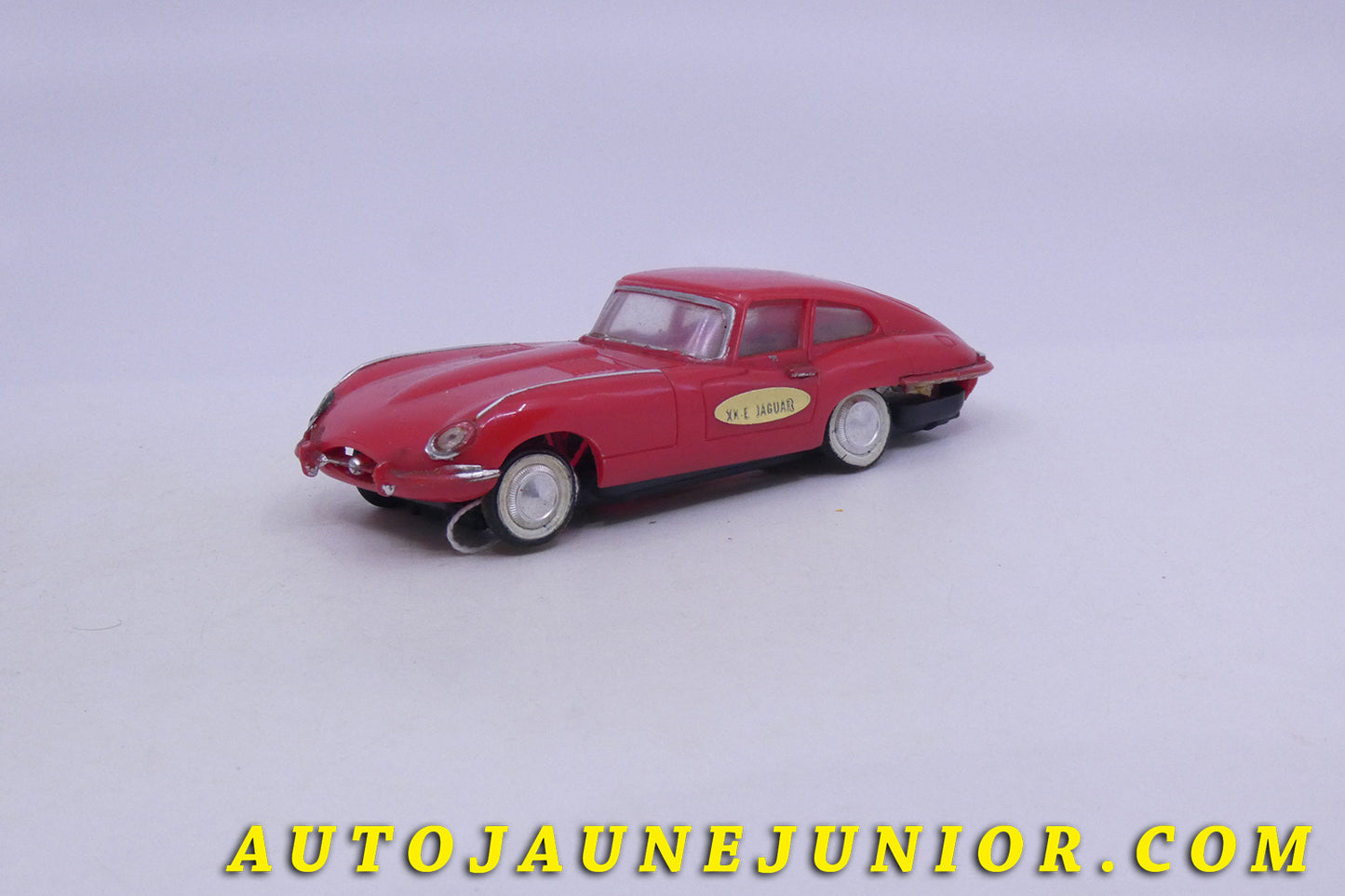 Le Hong-Kong Jaguar Type E est en vente sur Auto Jaune Junior ! Découvrez nos collections de diecast Dinky-Toys, Corgi, Corgi-Toys, Solido, Norev… AutoJaune Junior ; Retrouvez AutoJauneJunior au magasin AutoJaune Paris, ouvert en 1984 par Vincent Espinasse.