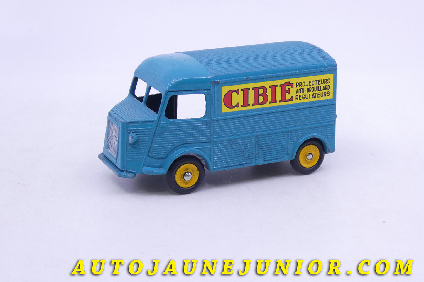 Le Dinky Toys Citroën 1200Kgs fourgon"Cibié" est en vente sur Auto Jaune Junior ! Découvrez nos collections de diecast Dinky-Toys, Corgi, Corgi-Toys, Solido, Norev… AutoJaune Junior ; Retrouvez AutoJauneJunior au magasin AutoJaune Paris, ouvert en 1984 par Vincent Espinasse.