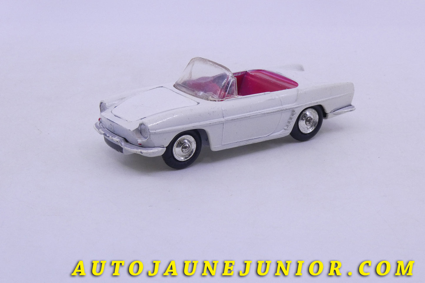 Le C-I-J Renault Floride cabriolet est en vente sur Auto Jaune Junior ! Découvrez nos collections de diecast Dinky-Toys, Corgi, Corgi-Toys, Solido, Norev… AutoJaune Junior ; Retrouvez AutoJauneJunior au magasin AutoJaune Paris, ouvert en 1984 par Vincent Espinasse.