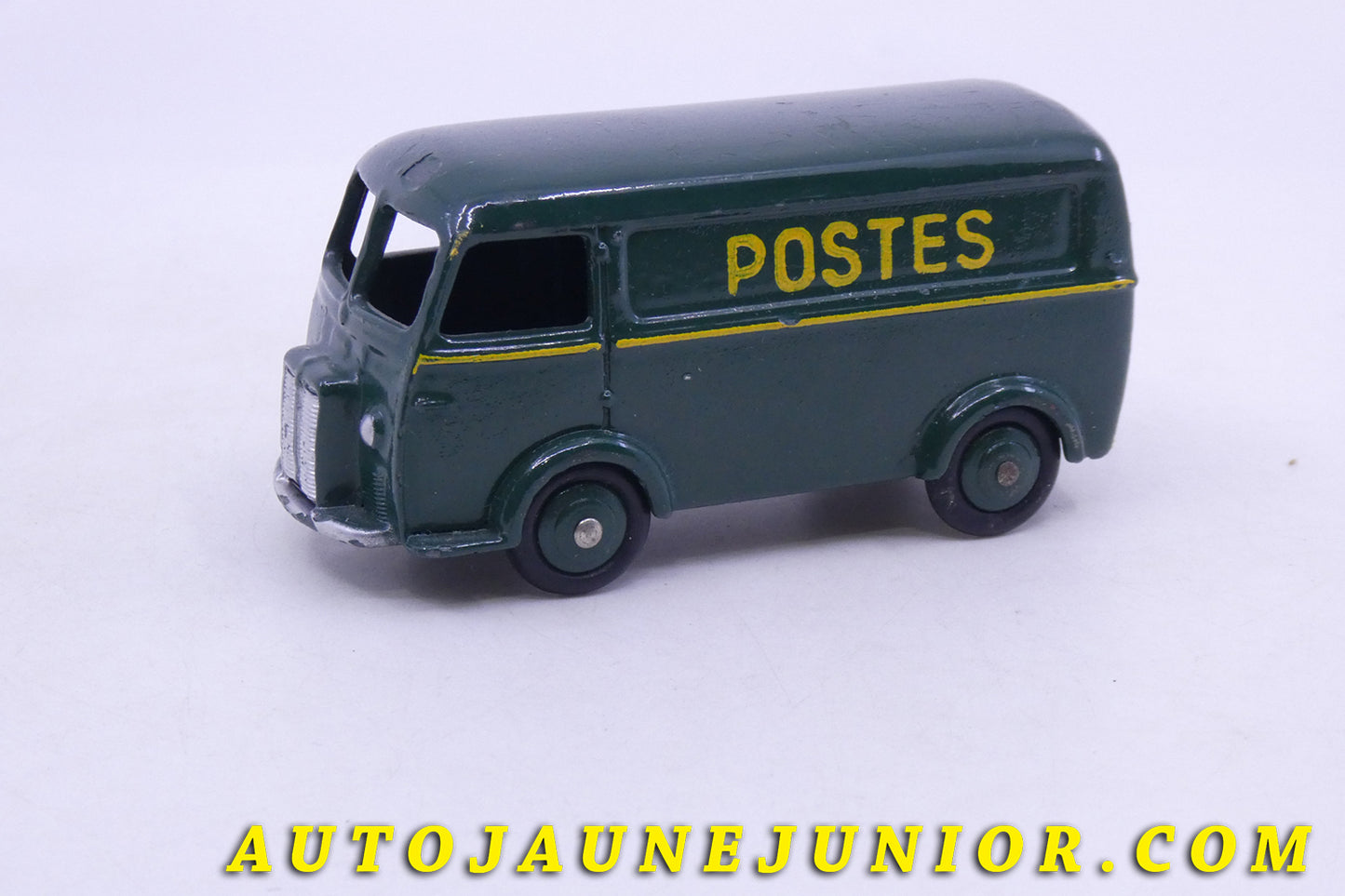 Le Dinky Toys Peugeot D3A Fourgon Postes est en vente sur Auto Jaune Junior ! Découvrez nos collections de diecast Dinky-Toys, Corgi, Corgi-Toys, Solido, Norev… AutoJaune Junior ; Retrouvez AutoJauneJunior au magasin AutoJaune Paris, ouvert en 1984 par Vincent Espinasse.