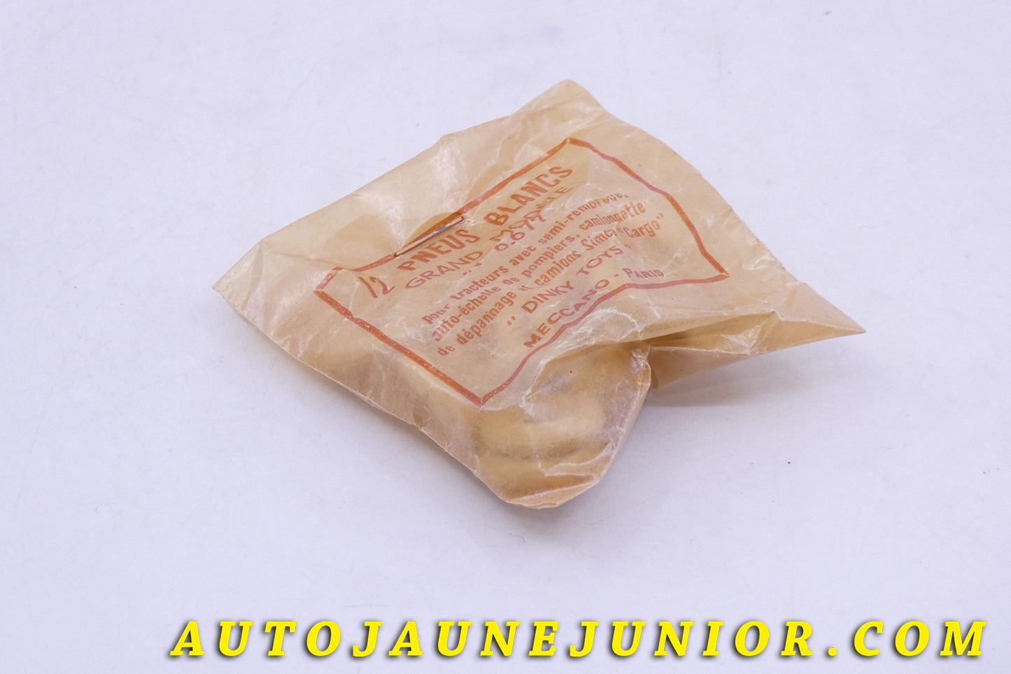 Le Dinky Toys Pneus Blancs Sachet 12 pneus Blancs - Grand modèle 6677 est en vente sur Auto Jaune Junior ! Découvrez nos collections de diecast Dinky-Toys, Corgi, Corgi-Toys, Solido, Norev… AutoJaune Junior ; Retrouvez AutoJauneJunior au magasin AutoJaune Paris, ouvert en 1984 par Vincent Espinasse.