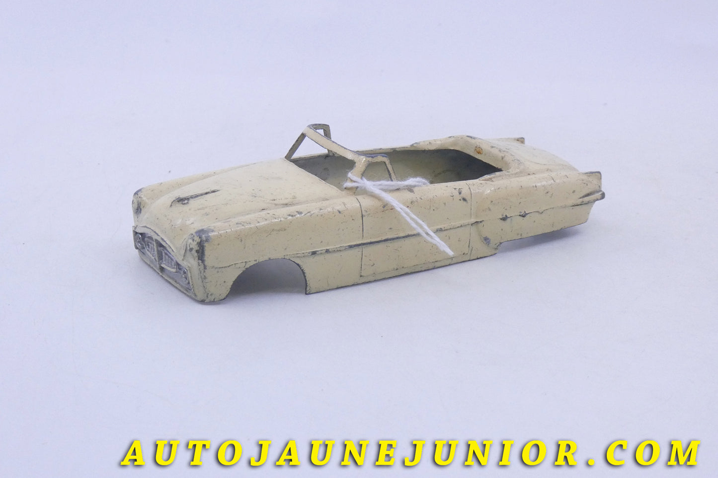 Le Solido Packard Clipper cabriolet est en vente sur Auto Jaune Junior ! Découvrez nos collections de diecast Dinky-Toys, Corgi, Corgi-Toys, Solido, Norev… AutoJaune Junior ; Retrouvez AutoJauneJunior au magasin AutoJaune Paris, ouvert en 1984 par Vincent Espinasse.