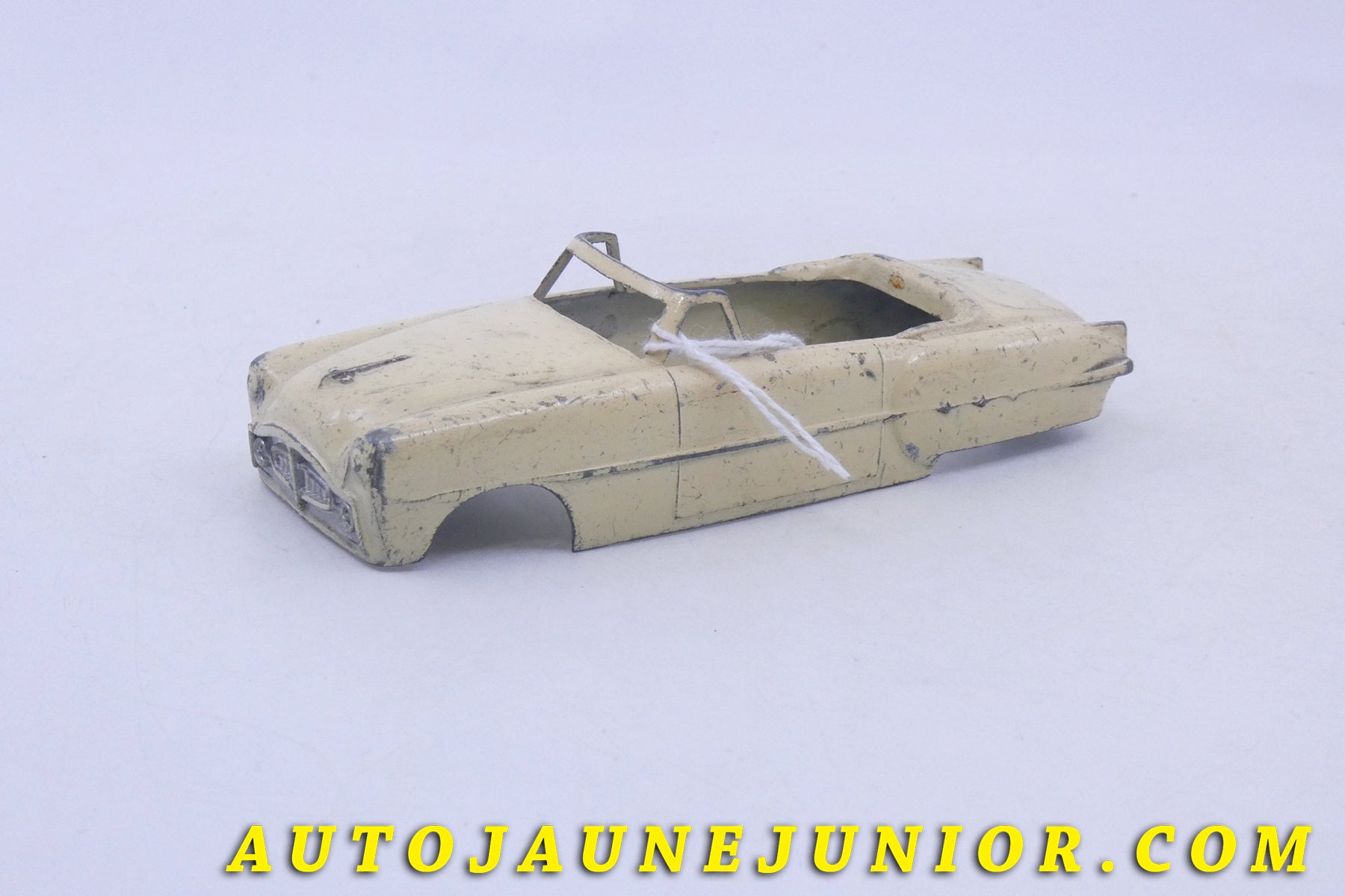 Le Solido Packard Clipper cabriolet est en vente sur Auto Jaune Junior ! Découvrez nos collections de diecast Dinky-Toys, Corgi, Corgi-Toys, Solido, Norev… AutoJaune Junior ; Retrouvez AutoJauneJunior au magasin AutoJaune Paris, ouvert en 1984 par Vincent Espinasse.