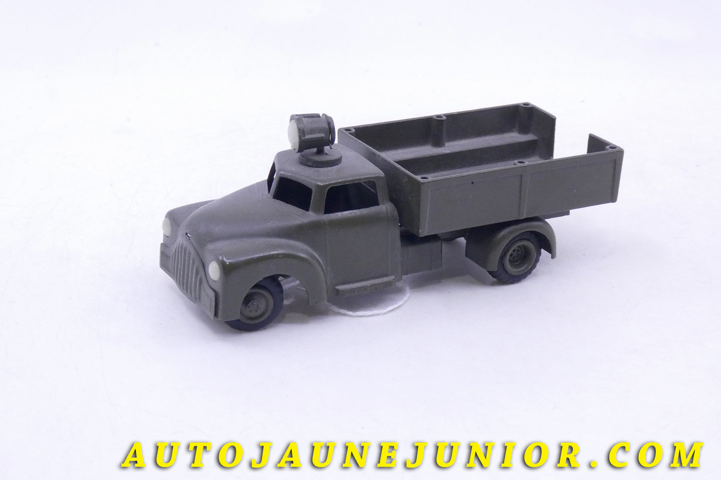 Le Tekno Dodge camion ridelles militaire US army est en vente sur Auto Jaune Junior ! Découvrez nos collections de diecast Dinky-Toys, Corgi, Corgi-Toys, Solido, Norev… AutoJaune Junior ; Retrouvez AutoJauneJunior au magasin AutoJaune Paris, ouvert en 1984 par Vincent Espinasse.