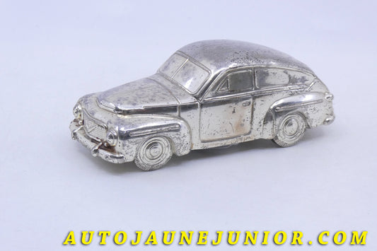 Le Suède Volvo PV 544 Tirelire est en vente sur Auto Jaune Junior ! Découvrez nos collections de diecast Dinky-Toys, Corgi, Corgi-Toys, Solido, Norev… AutoJaune Junior ; Retrouvez AutoJauneJunior au magasin AutoJaune Paris, ouvert en 1984 par Vincent Espinasse.