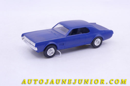 Le Maquette US Ford Mercury Cougar est en vente sur Auto Jaune Junior ! Découvrez nos collections de diecast Dinky-Toys, Corgi, Corgi-Toys, Solido, Norev… AutoJaune Junior ; Retrouvez AutoJauneJunior au magasin AutoJaune Paris, ouvert en 1984 par Vincent Espinasse.
