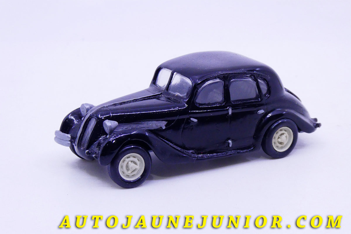 Le #3430 - Plumbies - BMW - 326 Berline est en vente sur Auto Jaune Junior ! Découvrez nos collections de diecast Dinky-Toys, Corgi, Corgi-Toys, Solido, Norev… Découvrez notre magasin physique , AutoJaune Paris, ouvert en 1984 par Vincent Espinasse. 41 rue Cavendish, 75019 Paris. Tel : 01 42 40 61 23. Ouvert les mardi et vendredi de 13h à 19h.