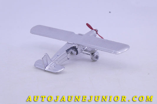 Le Dinky Toys Avion Henriot H 180 M est en vente sur Auto Jaune Junior ! Découvrez nos collections de diecast Minialuxe, CIJ, C-I-J, JRD, J-R-D, Matchbox, Majorette… AutoJaune Junior ; AutoJauneJunior.com : LE site de partage pour les passionés de miniatures et collectionneurs de jouets anciens !