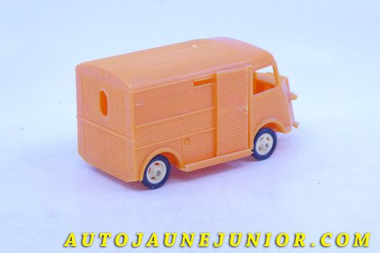 Le #10060 - Clé - Citroën - 1200 Kg Fourgon est en vente sur Auto Jaune Junior ! Découvrez nos collections de diecast Minialuxe, CIJ, C-I-J, JRD, J-R-D, Matchbox, Majorette… AutoJauneJunior.com : le site de vente en ligne et de partage pour les passionés de miniatures et collectionneurs de jouets anciens ! Des centaines de modèles en vente, et des nouveautés mises en ligne chaque jour à 21h00 !