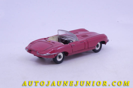 Le Dinky Toys Jaguar Type E Cabriolet (sans hard Top) est en vente sur Auto Jaune Junior ! Découvrez nos collections de diecast Minialuxe, CIJ, C-I-J, JRD, J-R-D, Matchbox, Majorette… AutoJaune Junior ; AutoJauneJunior.com : LE site de partage pour les passionés de miniatures et collectionneurs de jouets anciens !