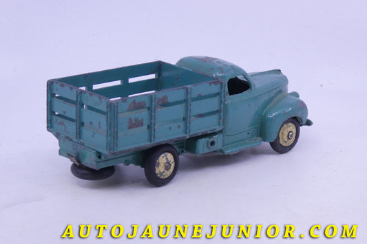 Le Dinky Toys Studebaker camionette tapissière type 1 à pneus (Rare !) est en vente sur Auto Jaune Junior ! Découvrez nos collections de diecast Minialuxe, CIJ, C-I-J, JRD, J-R-D, Matchbox, Majorette… AutoJaune Junior ; AutoJauneJunior.com : LE site de partage pour les passionés de miniatures et collectionneurs de jouets anciens !