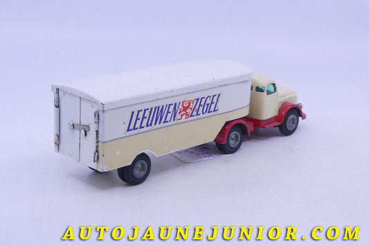 Le Tekno Volvo N88 tracteur semi fourgon Leeuwen Zegel est en vente sur Auto Jaune Junior ! Découvrez nos collections de diecast Minialuxe, CIJ, C-I-J, JRD, J-R-D, Matchbox, Majorette… AutoJaune Junior ; AutoJauneJunior.com : LE site de partage pour les passionés de miniatures et collectionneurs de jouets anciens !