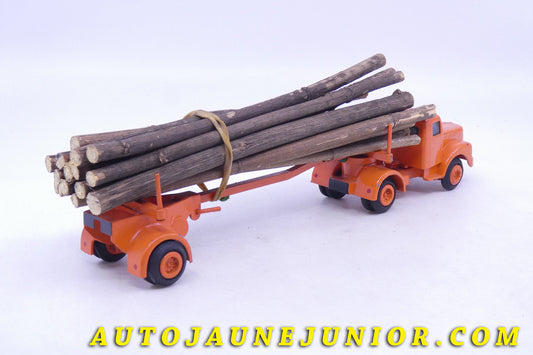 Le Tekno Scania 75 tracteur semi remorque fardier est en vente sur Auto Jaune Junior ! Découvrez nos collections de diecast Minialuxe, CIJ, C-I-J, JRD, J-R-D, Matchbox, Majorette… AutoJaune Junior ; AutoJauneJunior.com : LE site de partage pour les passionés de miniatures et collectionneurs de jouets anciens !