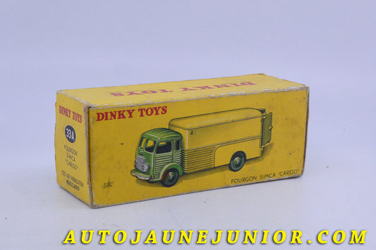 Le Dinky Toys Simca Fourgon Cargo est en vente sur Auto Jaune Junior ! Découvrez nos collections de diecast Minialuxe, CIJ, C-I-J, JRD, J-R-D,  Matchbox, Majorette… AutoJaune Junior ; AutoJauneJunior.com : LE site de partage pour les passionés de miniatures et collectionneurs de jouets anciens !