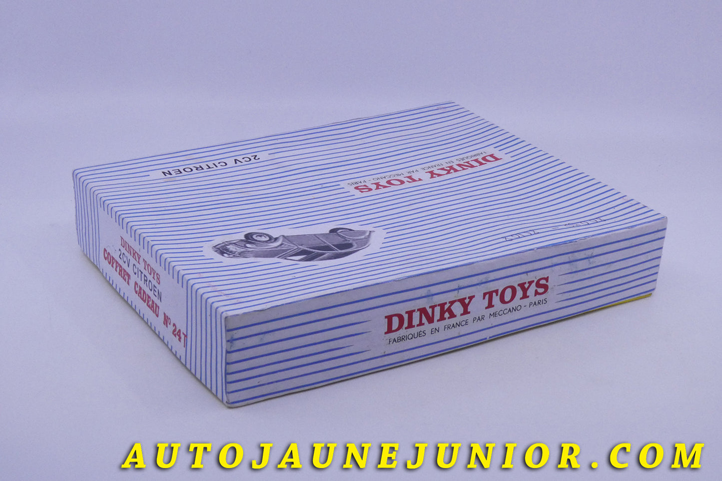 Le Dinky Toys Citroën 2Cv -Boite "Repro" est en vente sur Auto Jaune Junior ! Découvrez nos collections de diecast Minialuxe, CIJ, C-I-J, JRD, J-R-D, Matchbox, Majorette… AutoJaune Junior ; AutoJauneJunior.com : LE site de partage pour les passionés de miniatures et collectionneurs de jouets anciens !